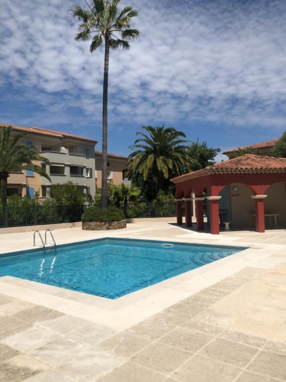 Belle Residence Au Centre De Saint Tropez Avec Piscine Et Garage Exterior foto